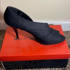 Ann Marino black heels